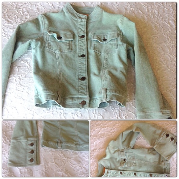 Cropped corduroy jacket.