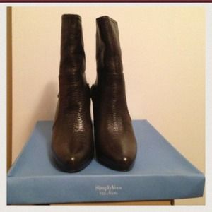 Vera wang brown boots