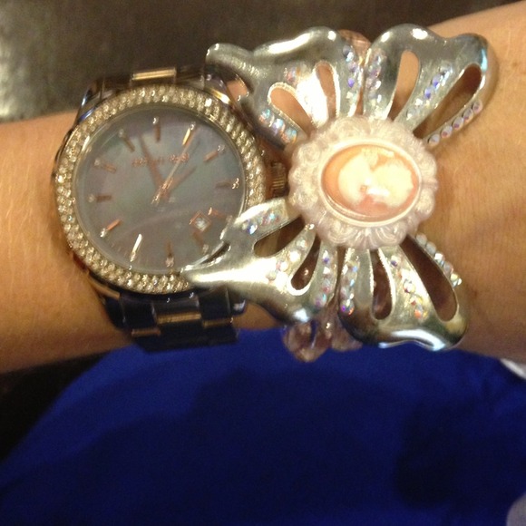 SOLD. Tarina Tarantino Cameo Butterfly bracelet