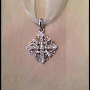 Beautiful .925 Pendant & Ribbon Necklace