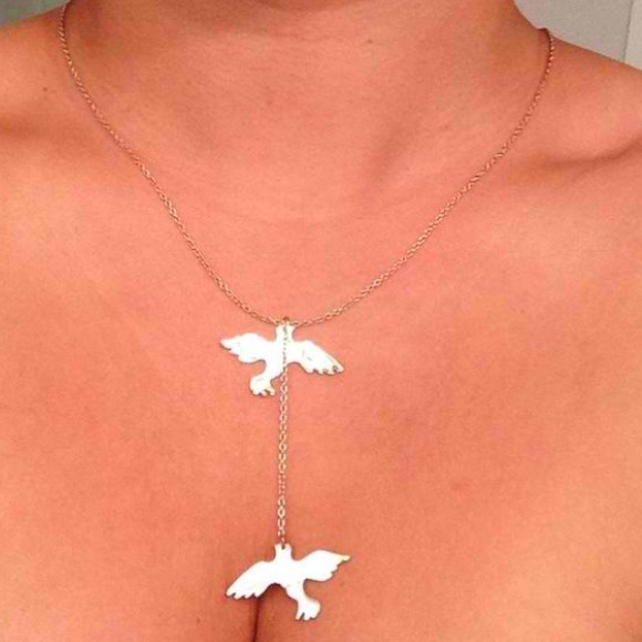 LOOKING FOR: Brandy Melville bird necklace in gold