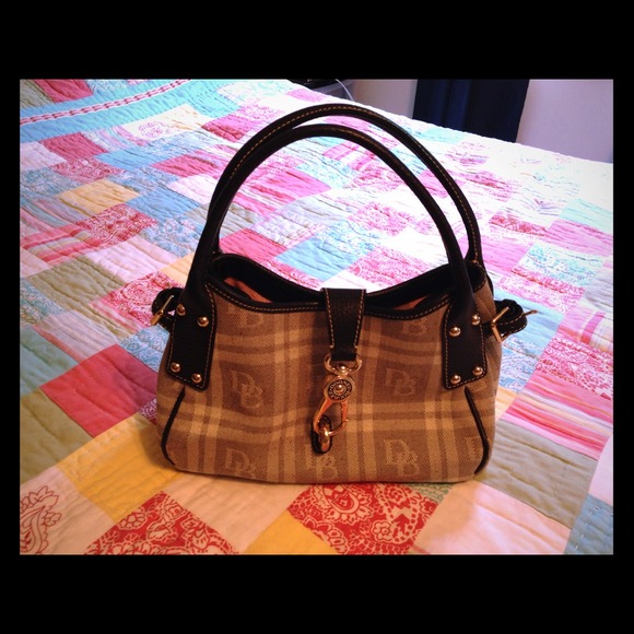 Black and white Dooney & Bourke handbag