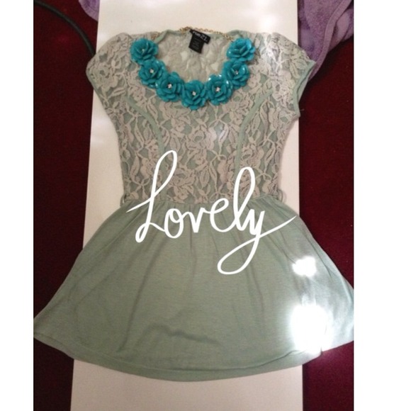 Tops - Mint Lace Top !