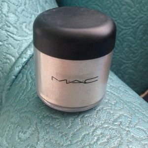 Full MAC Pigment in Frost. Rare Discontinued Shade