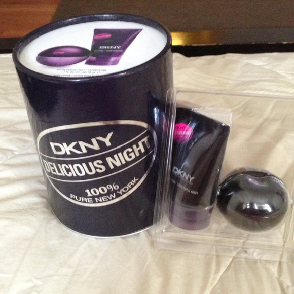 DKNY perfume spray/ lotion set