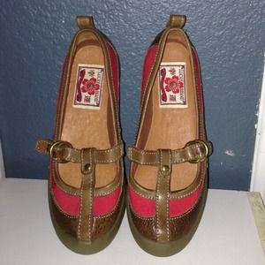 New Lucky Brand T Strap flats, size 6M