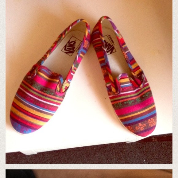 Vans Shoes - 🍃💜VANS🌺SOLD on thread flip 👍