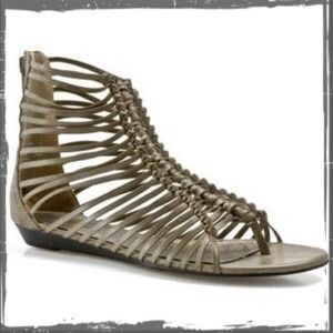 New w Box. MIA Gladiator Flat.