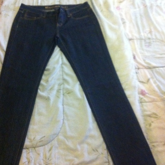 Stretchy straight legged jean. HOLD - Picture 1 of 3