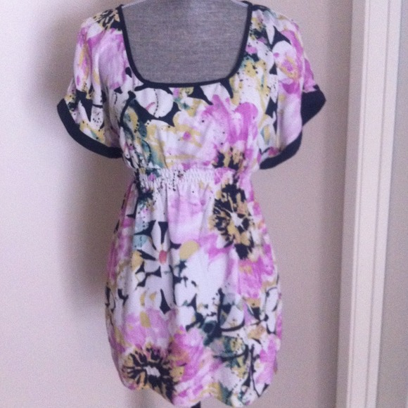 matty m Tops - Pretty floral top