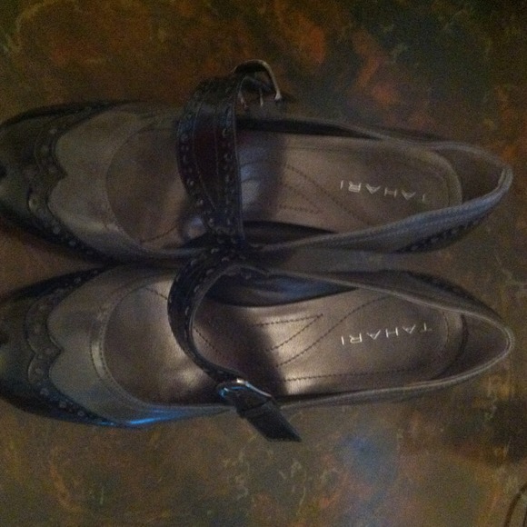Brand New Tahari grey / black heels