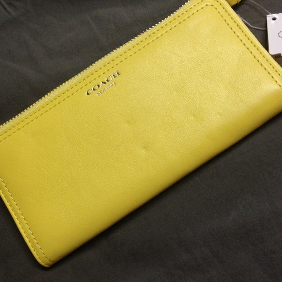 🎉🎉HOST PICK!🎉🎉 Coach wallet NWT