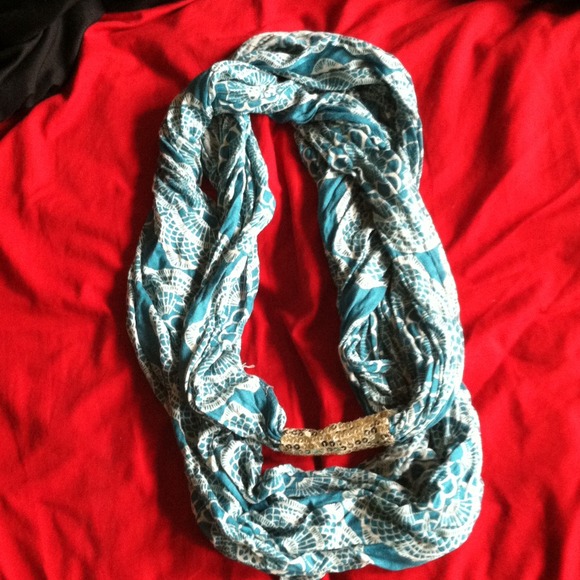 Turquoise and white patterned loop scarf