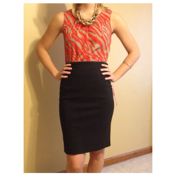 XOXO Dresses & Skirts - 💥Host Pick💥XOXO black pencil skirt, 10/13