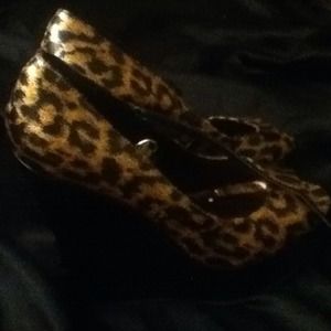 Size 9 Leopard-print Steve Madden wedges