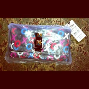 Xoxo clutch Sexy and fashionable.Total must have!