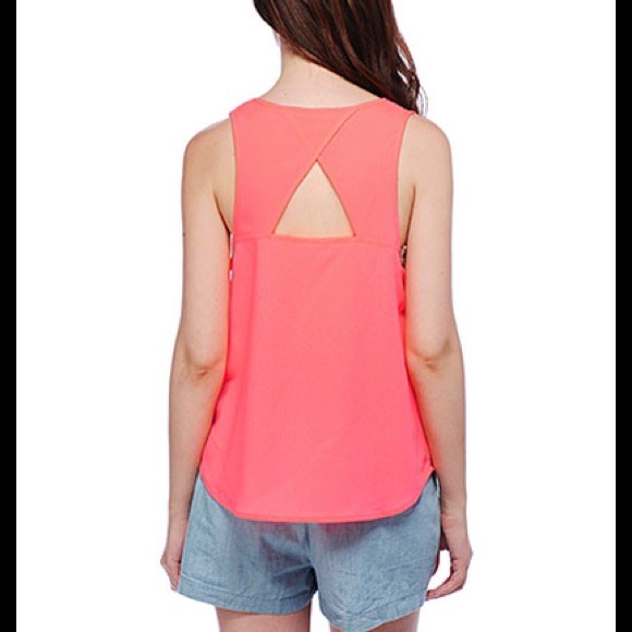 ⚡ SALE 5⃣0⃣%OFF⚡️BB Dakota Samie Top NWT-RED color - Picture 2 of 2