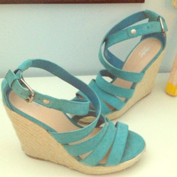 Turquoise strap hemp wedges
