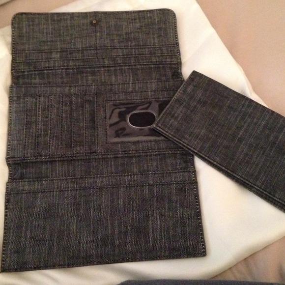 💗Guess💗 - Picture 3 of 4