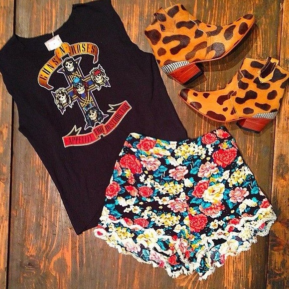 💢SOLD💢Lf floral shorts