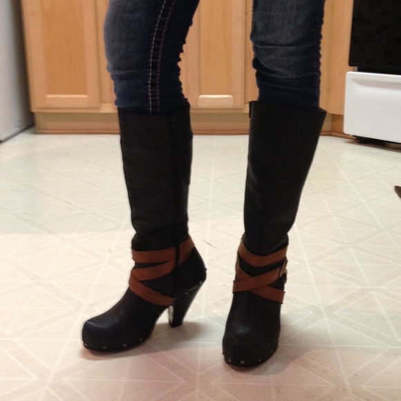 Black boots with tan straps!