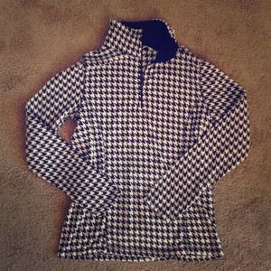 Fleece houndstooth check pullover.