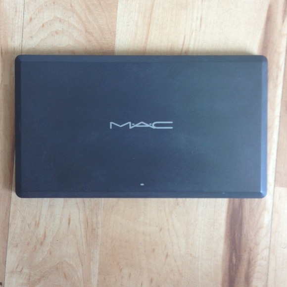 --SOLD --MAC Pro Palette 15 eye shadow set