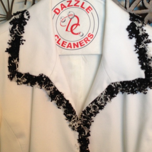 Beautiful White Jacket! - Picture 2 of 4