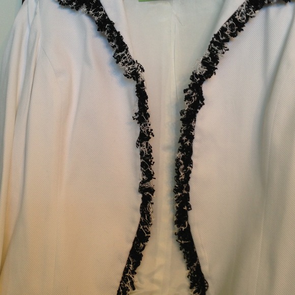 Beautiful White Jacket! - Picture 4 of 4