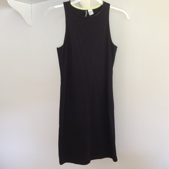 H&M Dresses & Skirts - SALE💥Perfect Body-con LBD