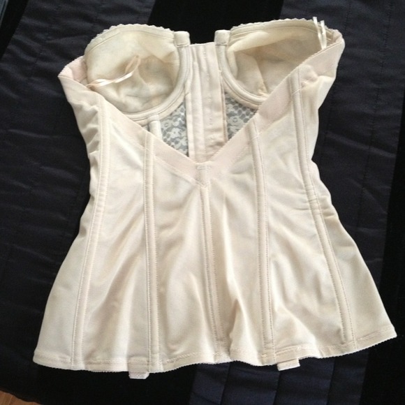 Corset - Picture 2 of 2