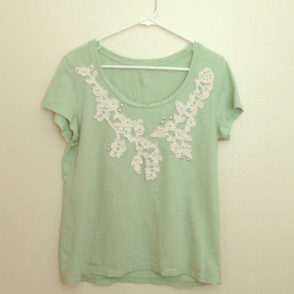 Detailed mint green tee