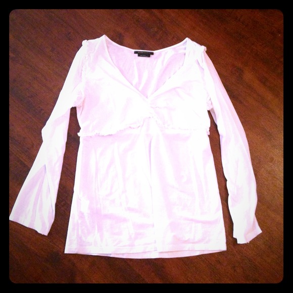 ❗️SOLD❗️White ruffled tee!