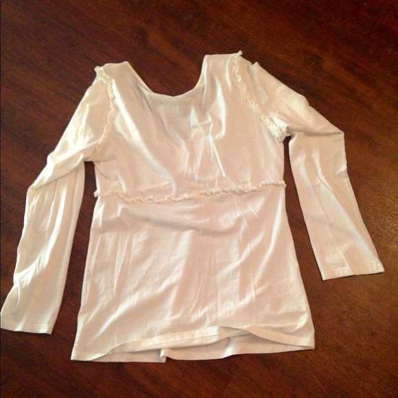 ❗️SOLD❗️White ruffled tee! - Picture 2 of 2