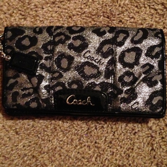 ❌❌SOLD❌❌Limited edition wallet/wristlet - Picture 1 of 3