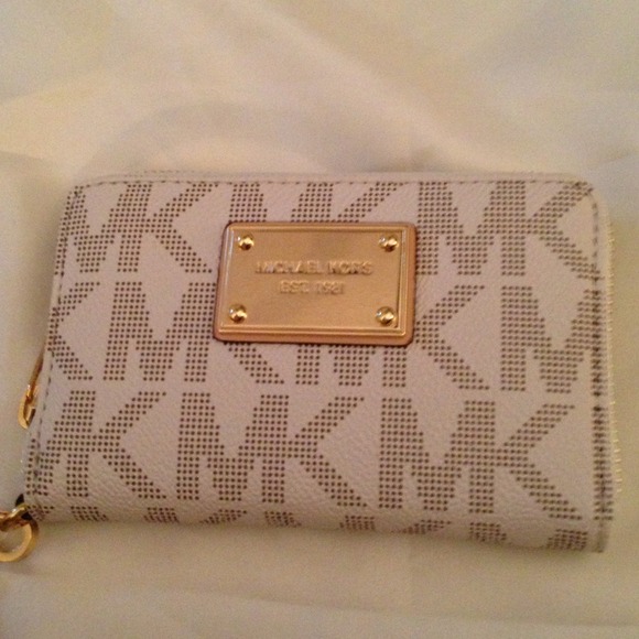 ❌SOLD❌Michael Kors - Picture 2 of 4