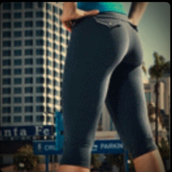 Bia Brazil Dark brown body shaping crops