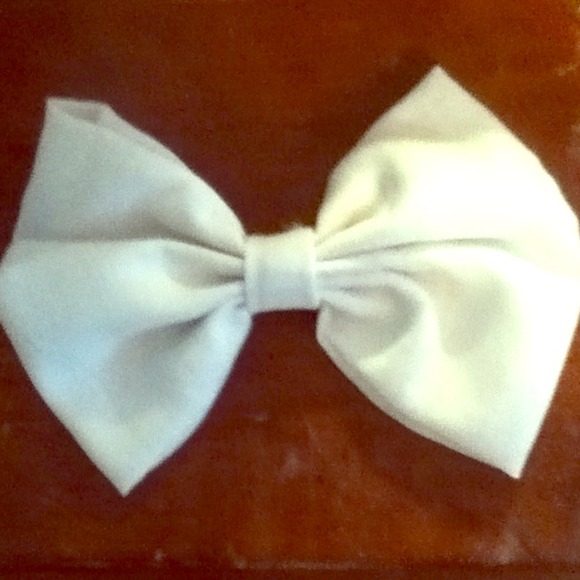 Accessories - White Hair Bow