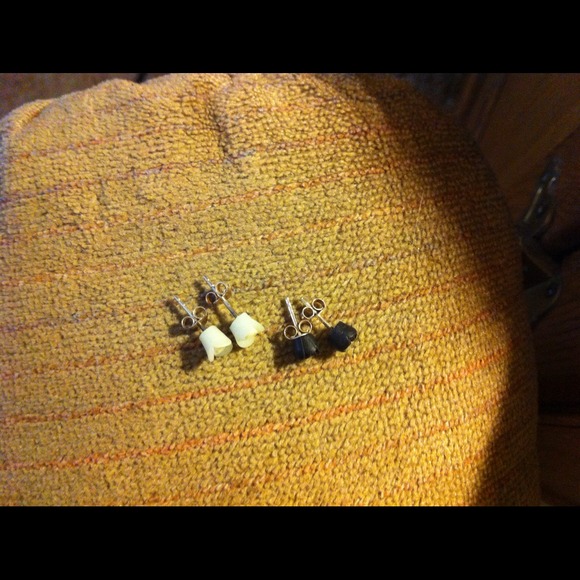 Earrings - Picture 2 of 3