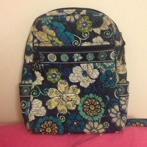 🚫Sold🚫Vera Bradley Backpack-- Navy Blue