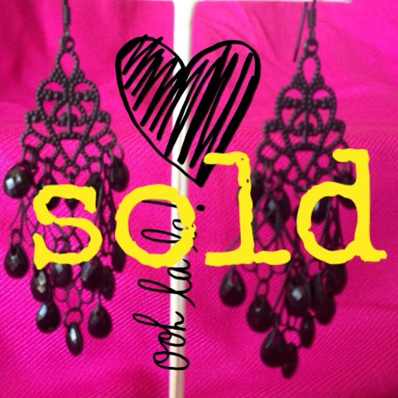 ⛔️SOLD in Bundle⛔️ Black Chandelier Earrings!