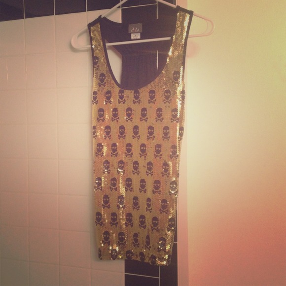 Scull patterned tank--never worn