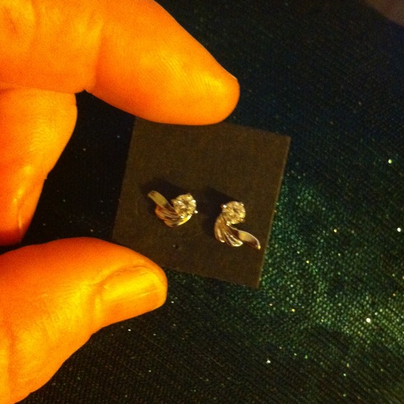 Earrings - Picture 2 of 2