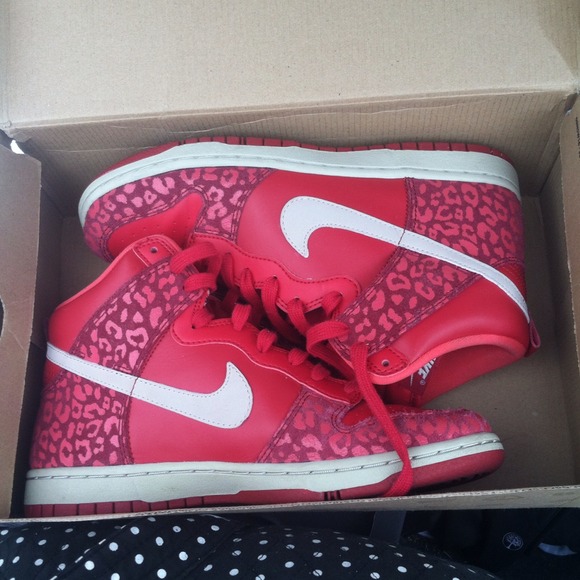 $45 through paypal!! ✅ NWOT - red hightop nikes