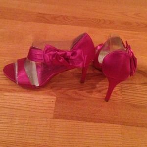 NWOT Lulu Townsend Magenta Satin Pumps
