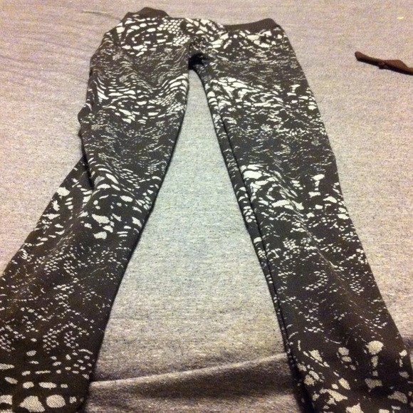 Size large unknown brand snakeskin leggings
