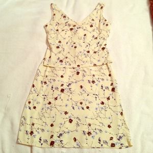 ❌Sold in bundle ❌ Cream floral skirt and top