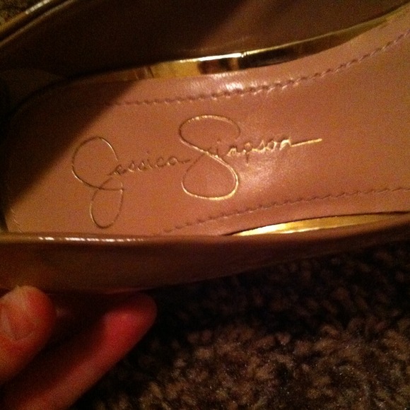 Jessica Simpson nude pumps😍 - Picture 2 of 2