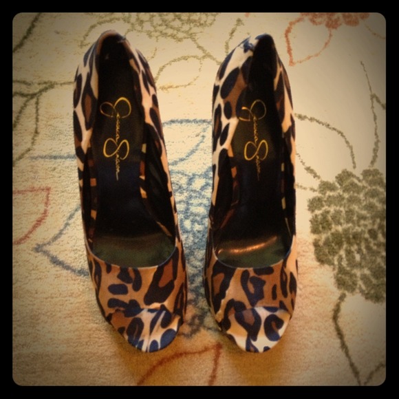 Jessica Simpson Leopard peep toe pumps! Like new