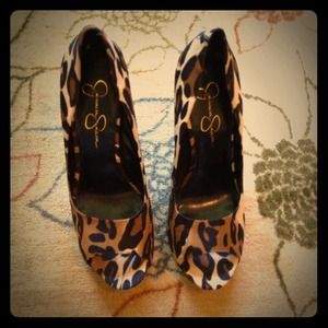 Jessica Simpson Leopard peep toe pumps! Like new
